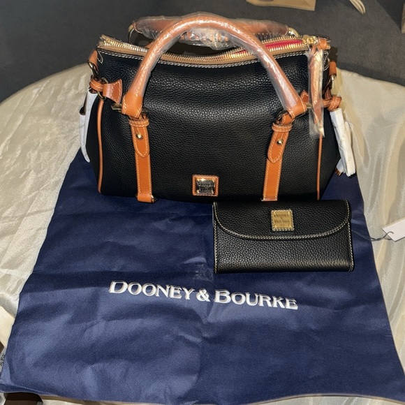 🔥🌝💰DOONEY & BOURKE BUNDLE BRAND 🔥 NEW HOT OFF THE SHELF WITH MATCHING WALLET - Picture 11 of 12